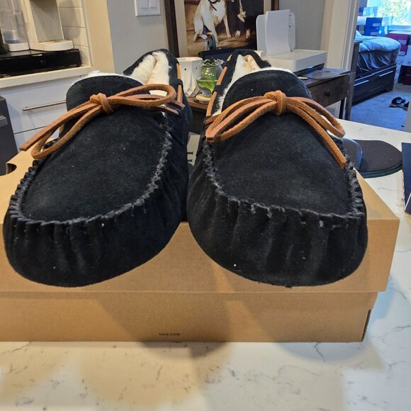 UGG Dakota Black Suede Fur Slippers Womens SIZE 7 NEW STYLE 1107949-BLK - Picture 5 of 14